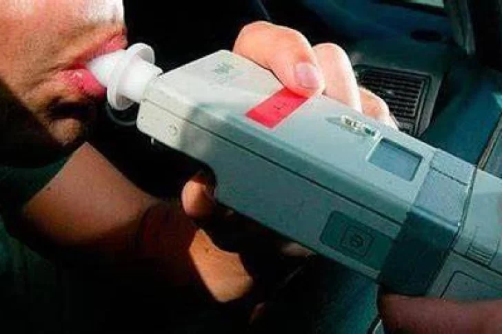 Conducía en estado de ebriedad, perdió el control y fue a parar a un zanjón