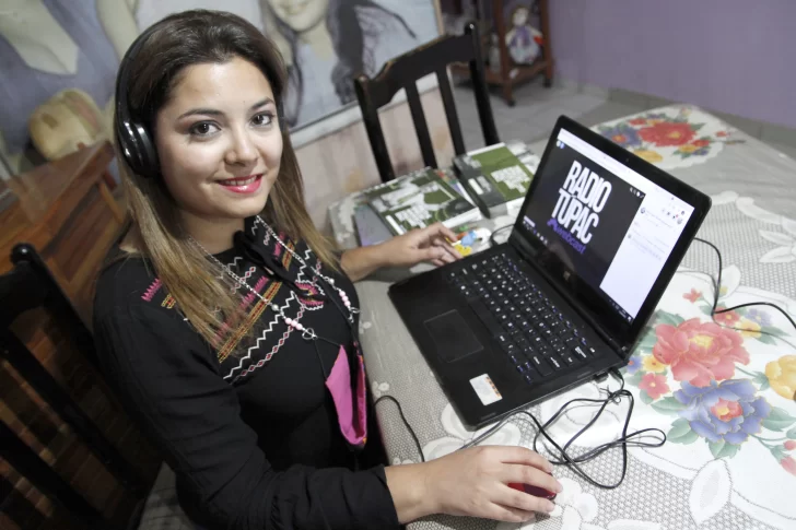 Una voz femenina en línea