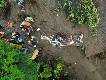 Murieron al menos 34 personas por un alud que sepultó a un colectivo Murieron al menos 34 personas por un alud que sepultó a un colectivo