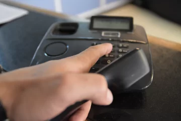 Una anciana cayó con el “cuento del tío” y la estafaron con 300 mil pesos Una anciana cayó con el “cuento del tío” y la estafaron con 300 mil pesos