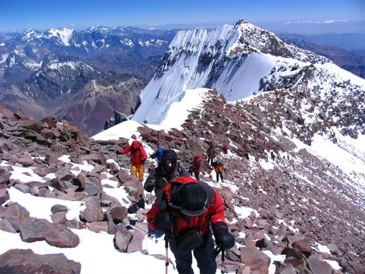 Un andinista subió y bajó el cerro Aconcagua en 25 horas Un andinista subió y bajó el cerro Aconcagua en 25 horas