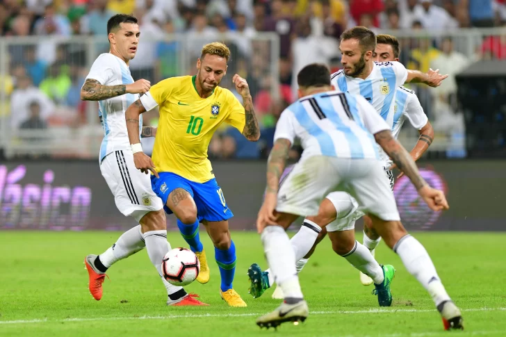 Argentina se la hizo difícil a Neymar