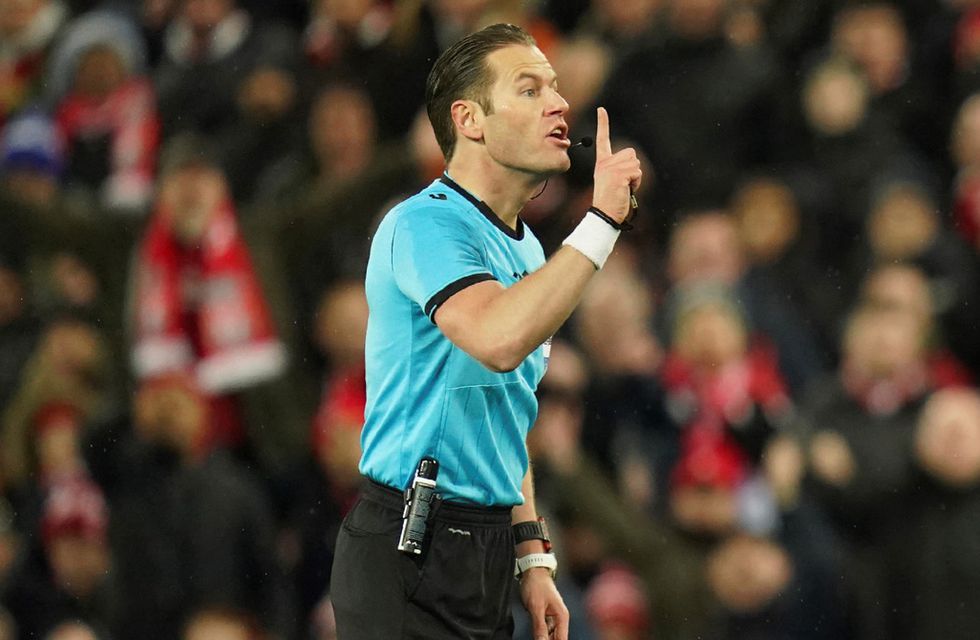 Dentro del estadio de Árbol Verde golpearon a un periodista para robarle