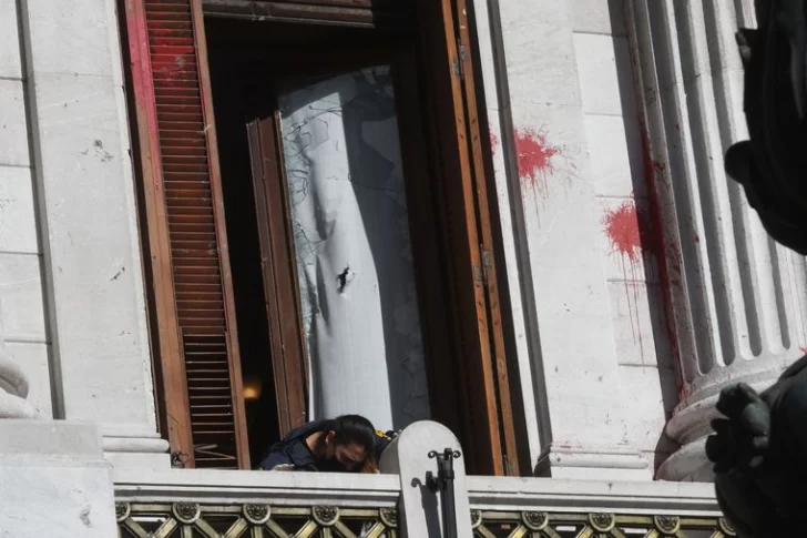 CFK pidió ser querellante en la causa por los incidentes en el Congreso CFK pidió ser querellante en la causa por los incidentes en el Congreso