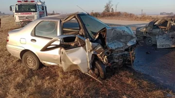 Cuatro personas murieron calcinadas al incendiarse su auto tras un choque frontal en Santa Fe