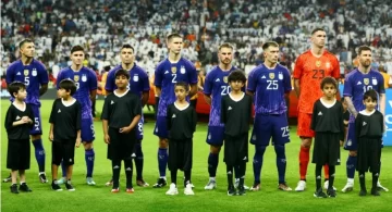 El Gobierno le pidió a la AFA que la Selección debute con una cinta negra por Bonafini