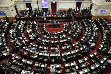 Diputados del FDT presentaron proyecto para crear un Salario Básico Universal Diputados del FDT presentaron proyecto para crear un Salario Básico Universal