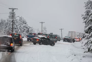 Horas críticas por la nieve en Chubut
