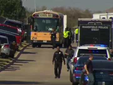 Cuatro heridos en un tiroteo en una escuela de Texas: buscan al presunto autor