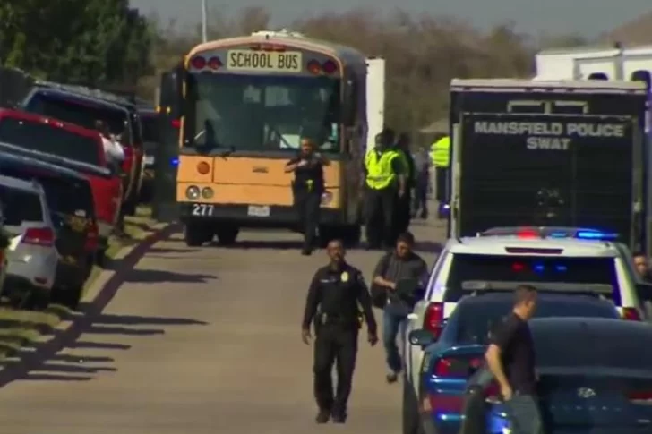 Cuatro heridos en un tiroteo en una escuela de Texas: buscan al presunto autor