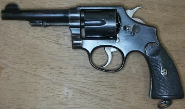 Un anciano de 77 años, aprehendido por amenazar a su esposa con un arma de fuego Un anciano de 77 años, aprehendido por amenazar a su esposa con un arma de fuego