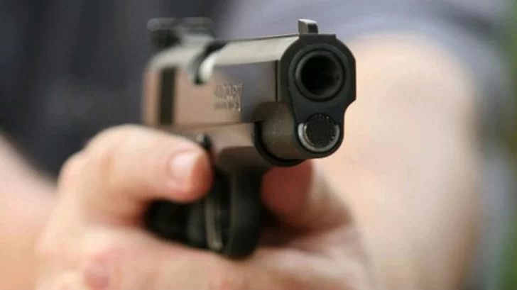 Lo balearon en el brazo y tuvo que ser operado de urgencia: dijo que intentaron robarle Lo balearon en el brazo y tuvo que ser operado de urgencia: dijo que intentaron robarle