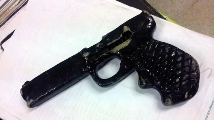 Condenaron a una mujer que usó a su hijo para esconder un arma tumbera Condenaron a una mujer que usó a su hijo para esconder un arma tumbera