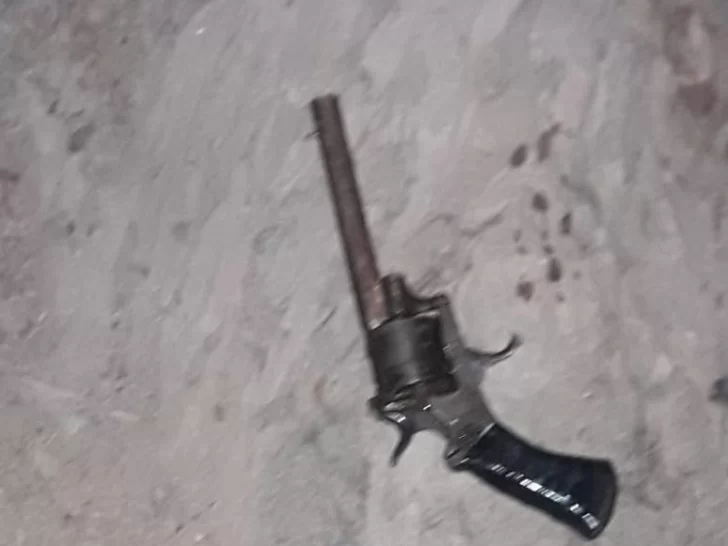 Motochorros armados sorprendieron a un chico de 14 años para robarle la campera Motochorros armados sorprendieron a un chico de 14 años para robarle la campera