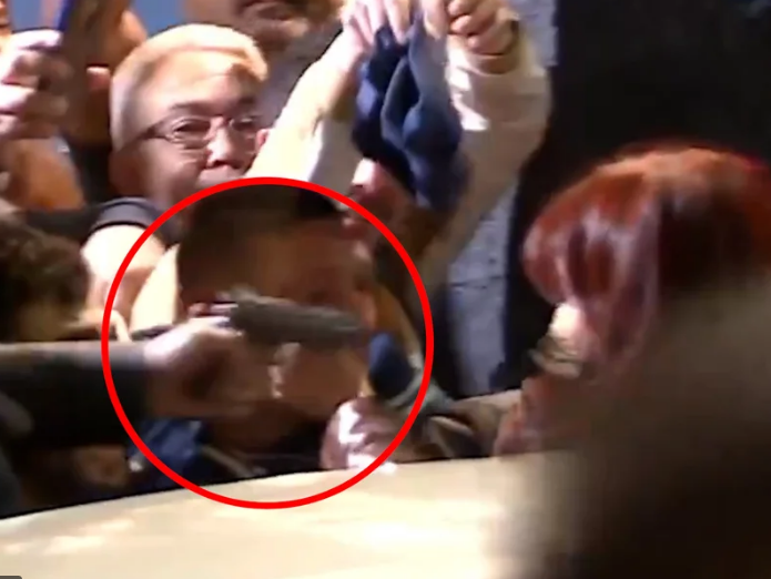 El teléfono del agresor de CFK se reseteó y podría perderse una prueba clave El teléfono del agresor de CFK se reseteó y podría perderse una prueba clave