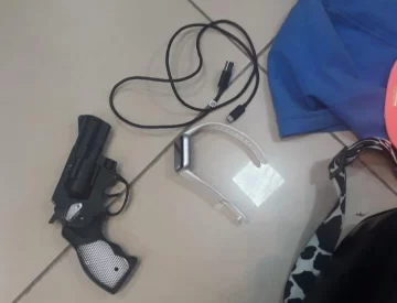 En pleno centro robó unas zapatillas y 600 mil pesos con un arma de juguete y fue atrapado En pleno centro robó unas zapatillas y 600 mil pesos con un arma de juguete y fue atrapado