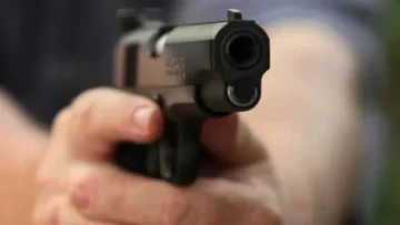 Zafó de la cárcel un ladrón que asaltó un almacén con dos menores y un arma de utilería