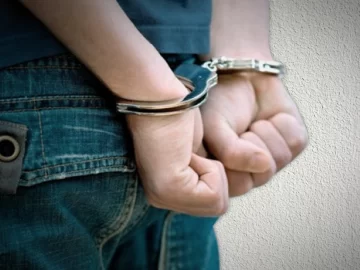 Una mujer acuchilló a su ex pareja y a la novia del hombre Una mujer acuchilló a su ex pareja y a la novia del hombre