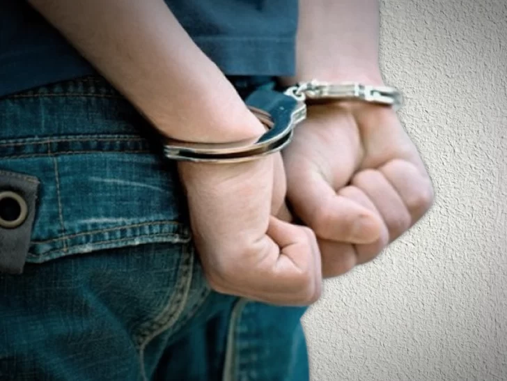 Una mujer acuchilló a su ex pareja y a la novia del hombre Una mujer acuchilló a su ex pareja y a la novia del hombre