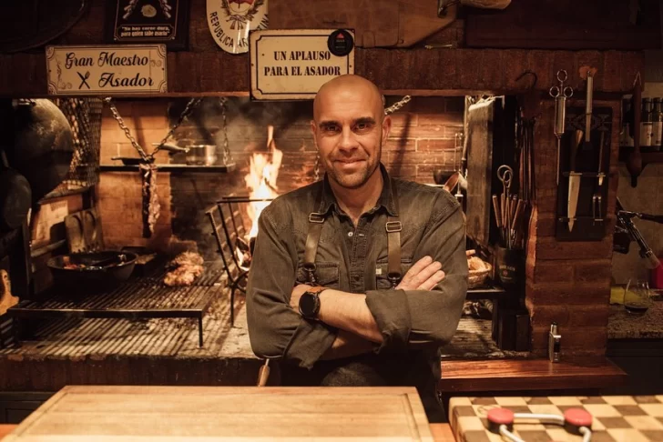 Mauricio Ballato con toda la carne al asador