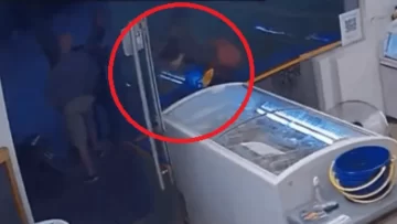 El estremecedor momento en que un exalumno asesinó a la profesora de inglés en Tucumán El estremecedor momento en que un exalumno asesinó a la profesora de inglés en Tucumán