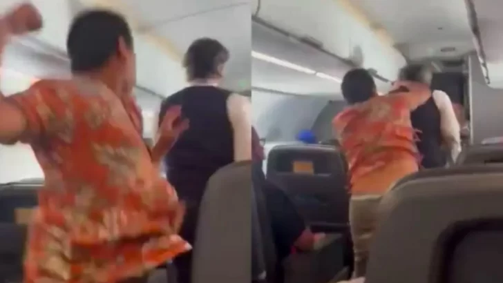 Un pasajero golpeó a un auxiliar de vuelo por la espalda y fue detenido Un pasajero golpeó a un auxiliar de vuelo por la espalda y fue detenido