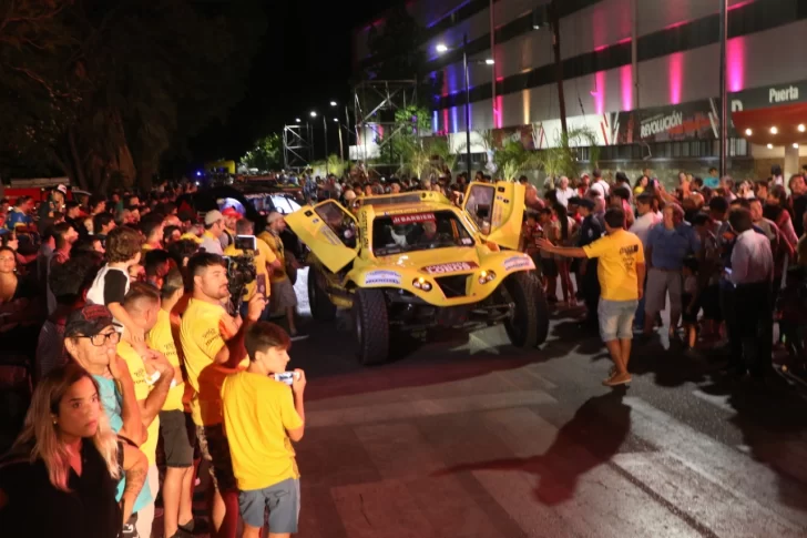 Prendió fuego su propio auto para que la Policía no se lo llevara