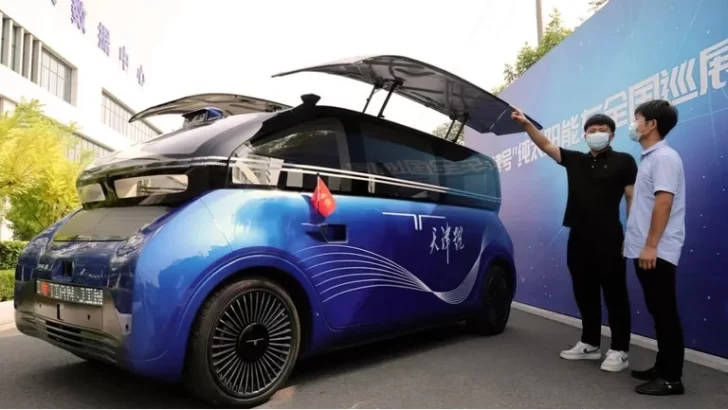 El auto solar chino que no necesita enchufarse para funcionar