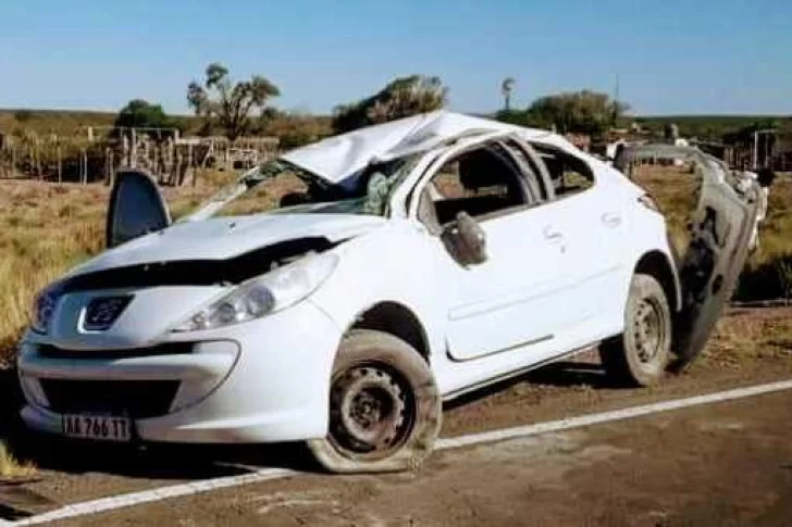 Una familia que viajaba de San Juan al Sur volcó en La Pampa