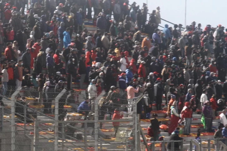 Un nene de 10 años cayó de la tribuna de El Villicum y sufrió golpes de consideración