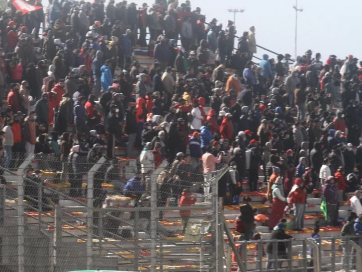 Un nene de 10 años cayó de la tribuna de El Villicum y sufrió golpes de consideración