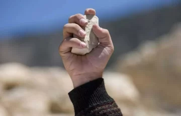 Atacarían, otra vez, la casa del presunto violador del nene de 3 años: “Hay que quemarlo” Atacarían, otra vez, la casa del presunto violador del nene de 3 años: “Hay que quemarlo”