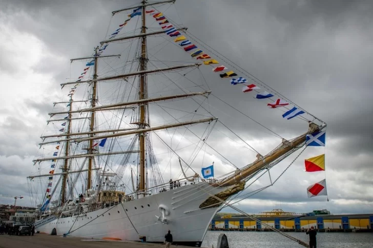 Investigan si dos tenientes abusaron de una cabo en un viaje de la Fragata Libertad