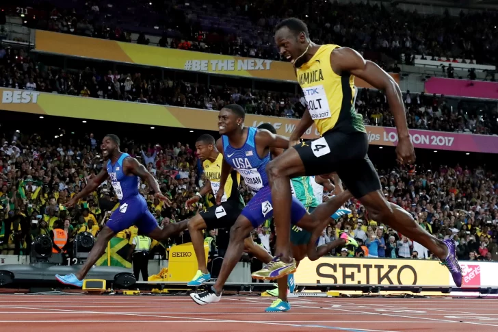 Gatlin le dio un cachetazo a la ilusión de Bolt de consagrarse en sus últimos 100 metros