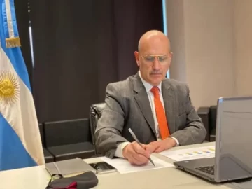 Renunció el ministro de Hacienda, Raúl Enrique Rigo Renunció el ministro de Hacienda, Raúl Enrique Rigo