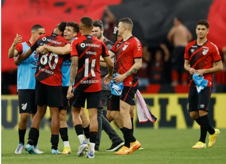 En la previa de la final, el presidente de Paranaense pidió a sus socios votar por Bolsonaro En la previa de la final, el presidente de Paranaense pidió a sus socios votar por Bolsonaro