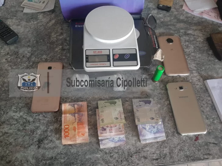 Robó en una casa y al detenerlo le encontraron drogas, celulares y dinero Robó en una casa y al detenerlo le encontraron drogas, celulares y dinero