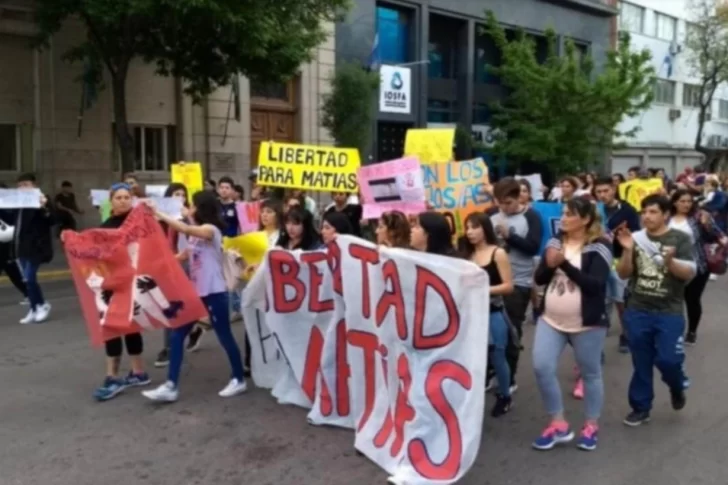 Mató al abusador de su hija y lo liberaron por “emoción violenta”