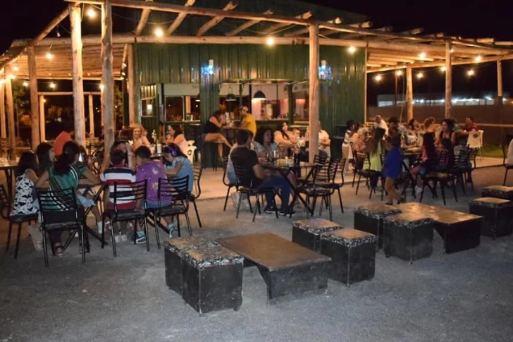 Un robo fue el último golpe para el resto-bar que era el sueño hecho realidad de dos amigos