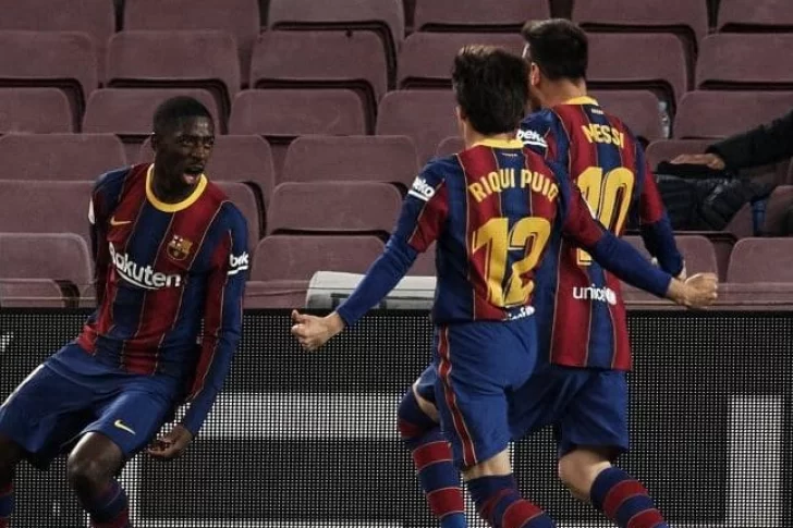 Barcelona logró un triunfo agónico y quedó a sólo un punto del líder Atlético de Madrid