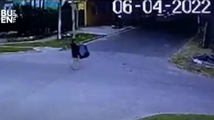 Así abandonaba a su beba en la basura una mujer que acababa de parir Así abandonaba a su beba en la basura una mujer que acababa de parir