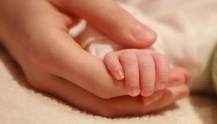 Un bebé murió luego de caer a una pileta, su abuela se enteró y falleció de un infarto