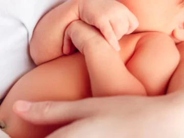 Un bebé de 11 días falleció tras ahogarse con leche materna Un bebé de 11 días falleció tras ahogarse con leche materna