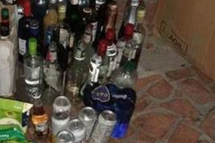 Sorprendieron a 11 amigos en una reunión clandestina