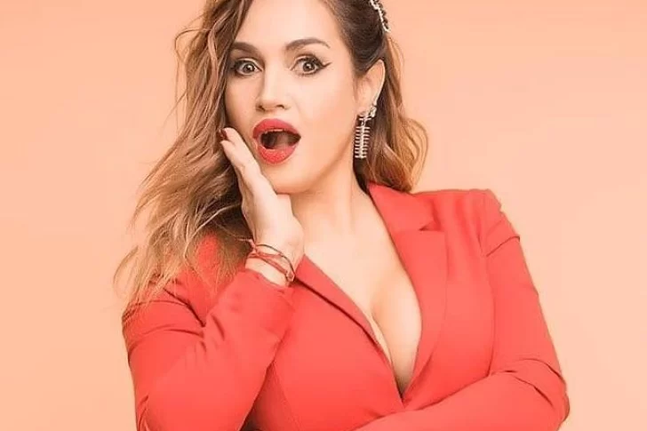 Belén Francese posó boca abajo y sus fanáticos la piropearon