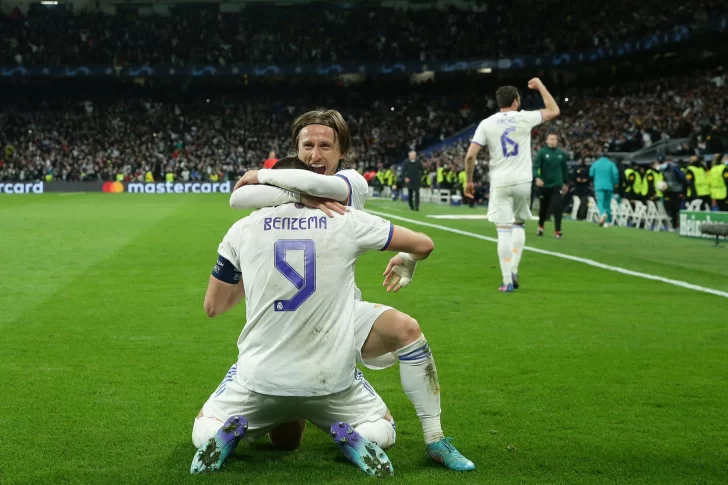 Un Benzemá inspirado fue vital para que Real Madrid le gane 3-1 a Chelsea en Londres