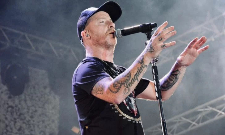 El cantante de La Beriso fue asaltado a la salida de un banco y le robaron una mochila con dinero El cantante de La Beriso fue asaltado a la salida de un banco y le robaron una mochila con dinero