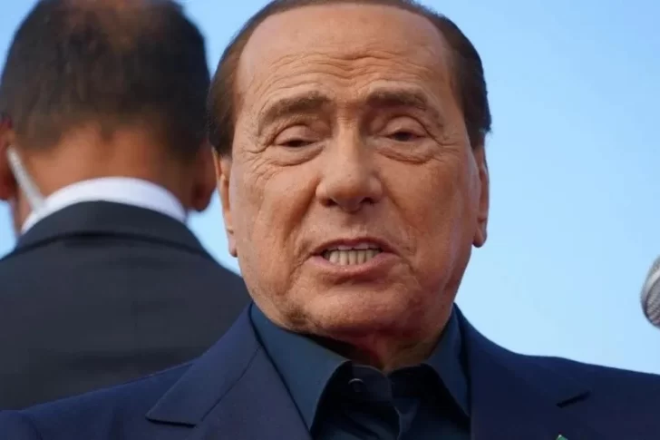 Berlusconi, “delicado” por su contagio de coronavirus