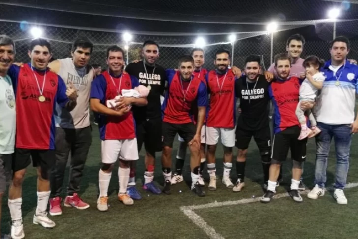 Ganaron la Liga Minera y donaron los premios a familiares de un compañero fallecido