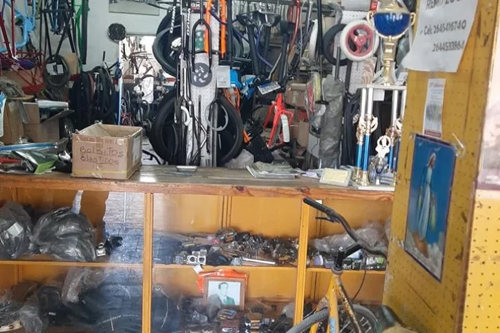 Se llevaron bicicletas y cuadros valuados en unos $500 mil de un negocio de Media Agua